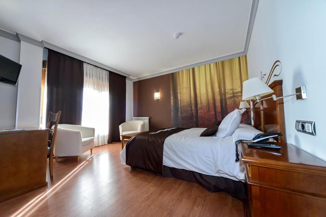 Hotel La Barrosa Abejar Exterior photo