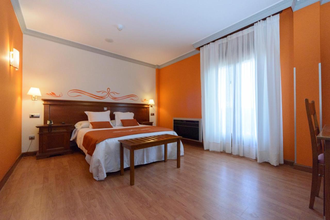 Hotel La Barrosa Abejar Exterior photo